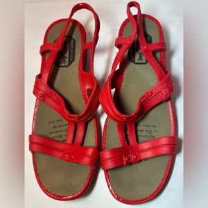 Happy Feet Vintage 70s Low Heel T-Strap Sandals in Red Size 9